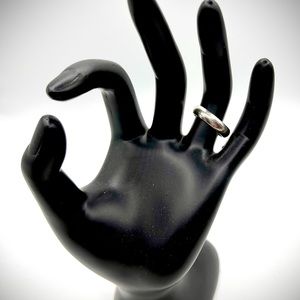 Elegant & Simple 925 Silver Band Ring-Size 7-Weight 3.4 grams-perfect condition